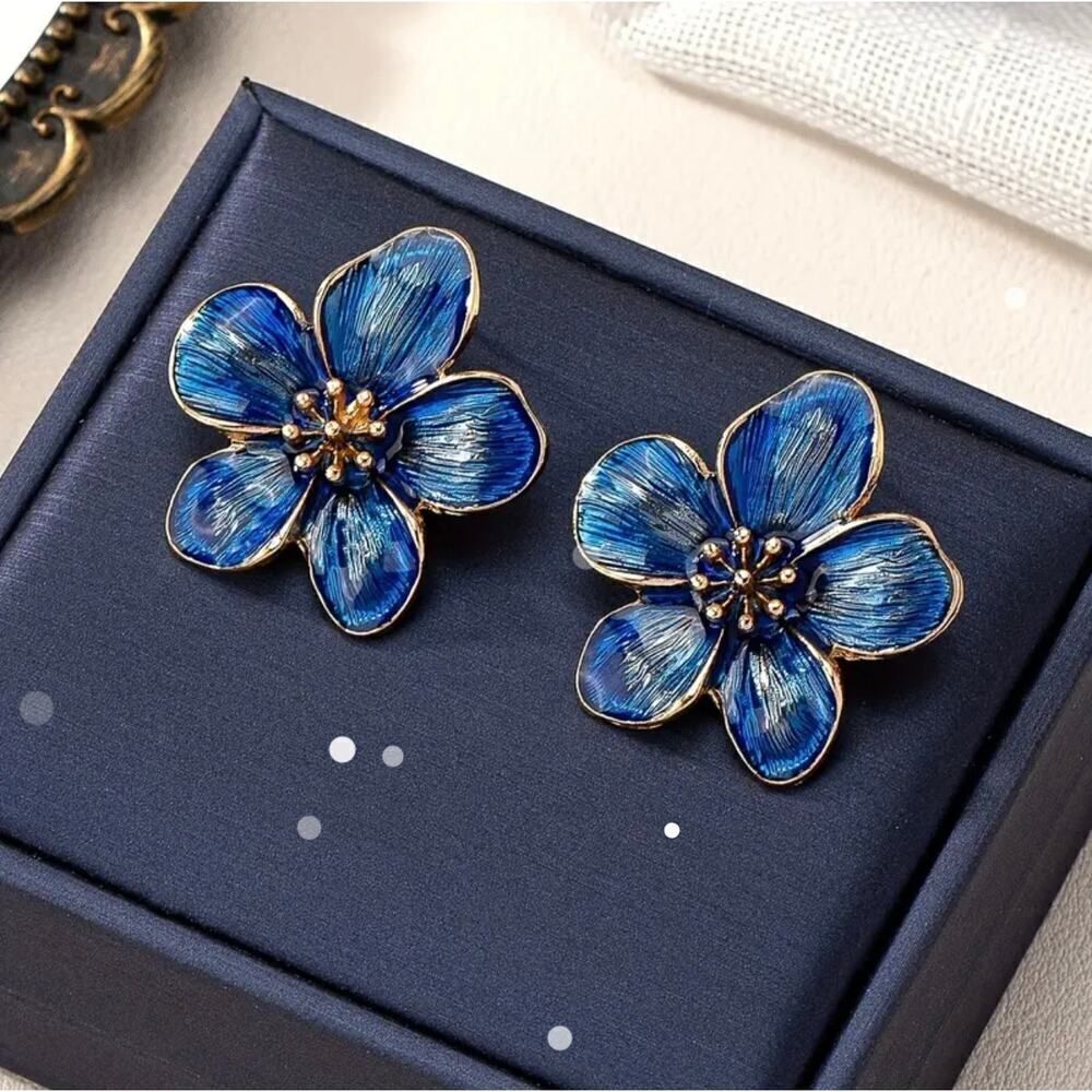 Elegant And Charming Earrings With Resin And Zinc Alloy, With Blue Flower Inlays